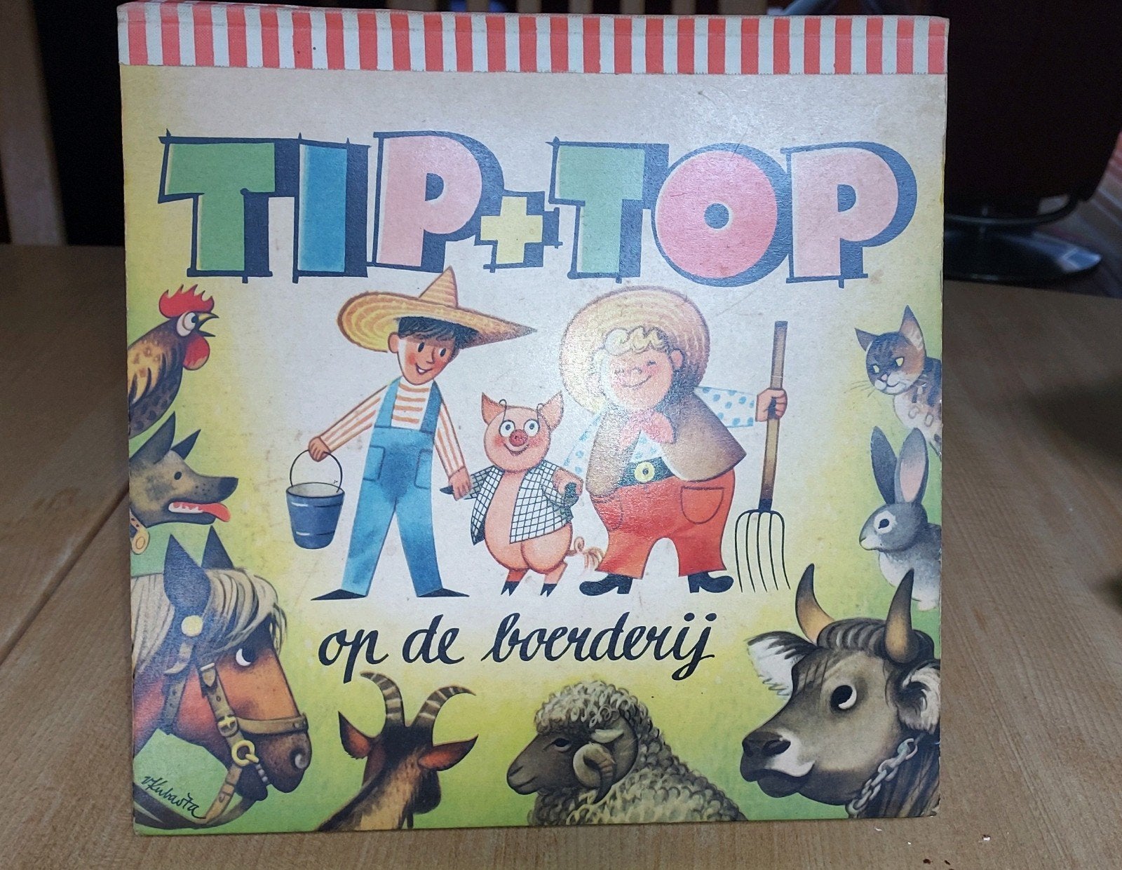 pop-upboek Tip + Top op de boerderij uit 1961., Boeken, Ophalen of Verzenden, Gelezen, Vojtěch Kubašta