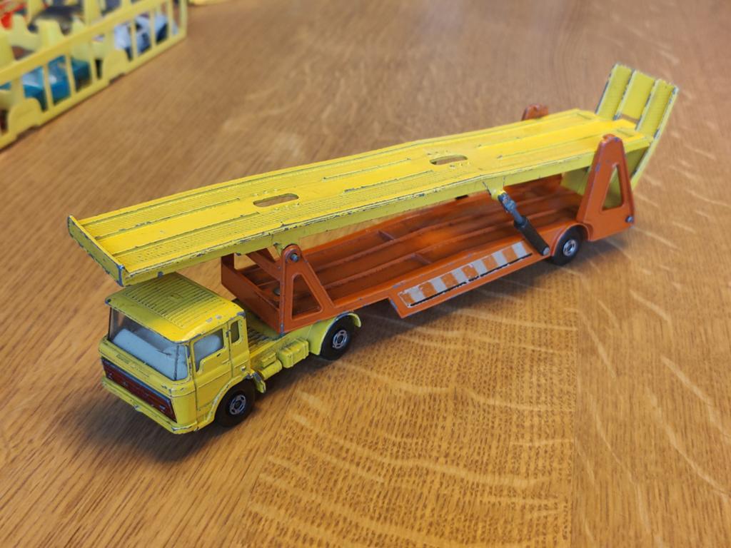 Matchbox DAF Car Transporter GEEL, Hobby en Vrije tijd, Modelauto's | Overige schalen, Ophalen of Verzenden, Bus of Vrachtwagen