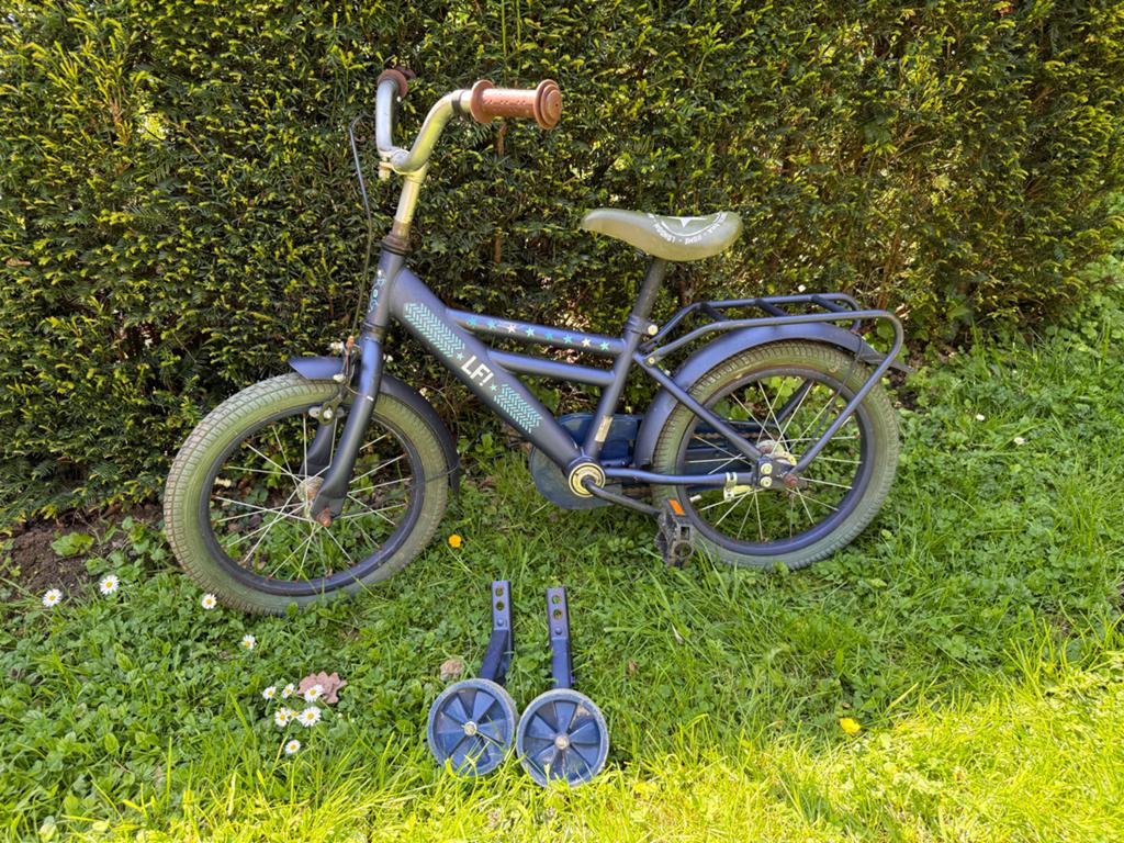 Kinderfiets met zijwieltjes merk Lief- Blauw, 16 inch, Fietsen en Brommers, Fietsen | Kinderfietsjes, Ophalen, Zijwieltjes, Velgrem