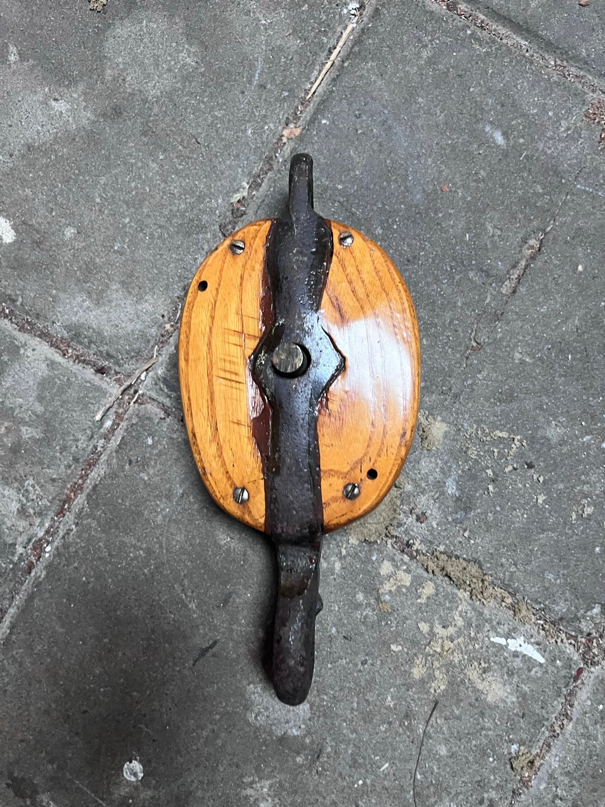 Antieke houten katrol met ijzeren beslag, Ophalen of Verzenden, Gebruikt, Zeilboot