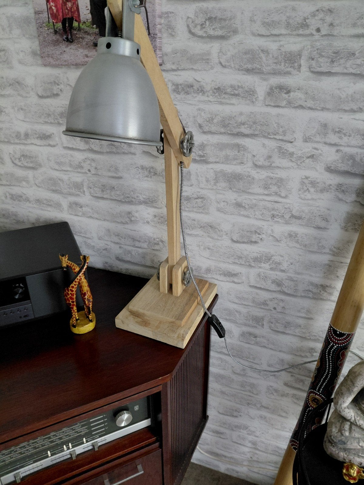 Verstelbare tafellamp met houten frame en metalen kap, Ophalen