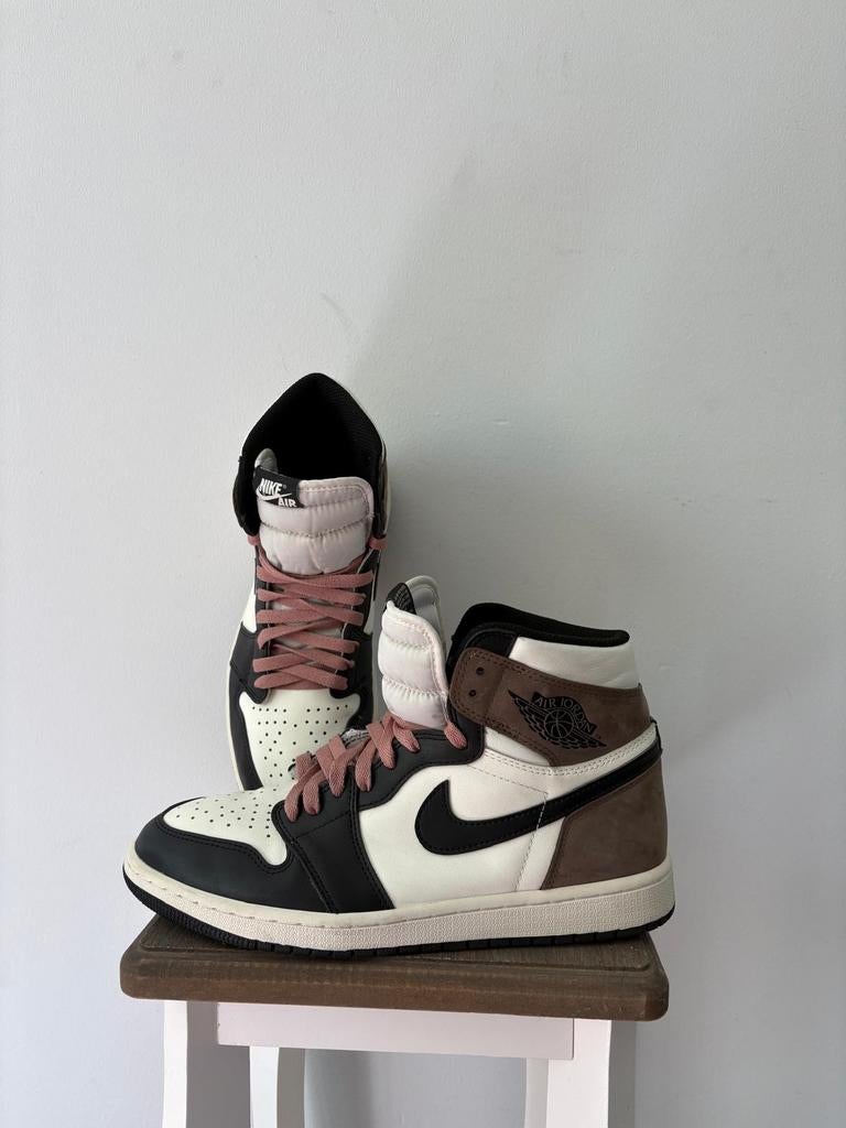 Air Jordan 1 High Dark Mocha, Ophalen of Verzenden, Zo goed als nieuw, Jongen of Meisje, Schoenen