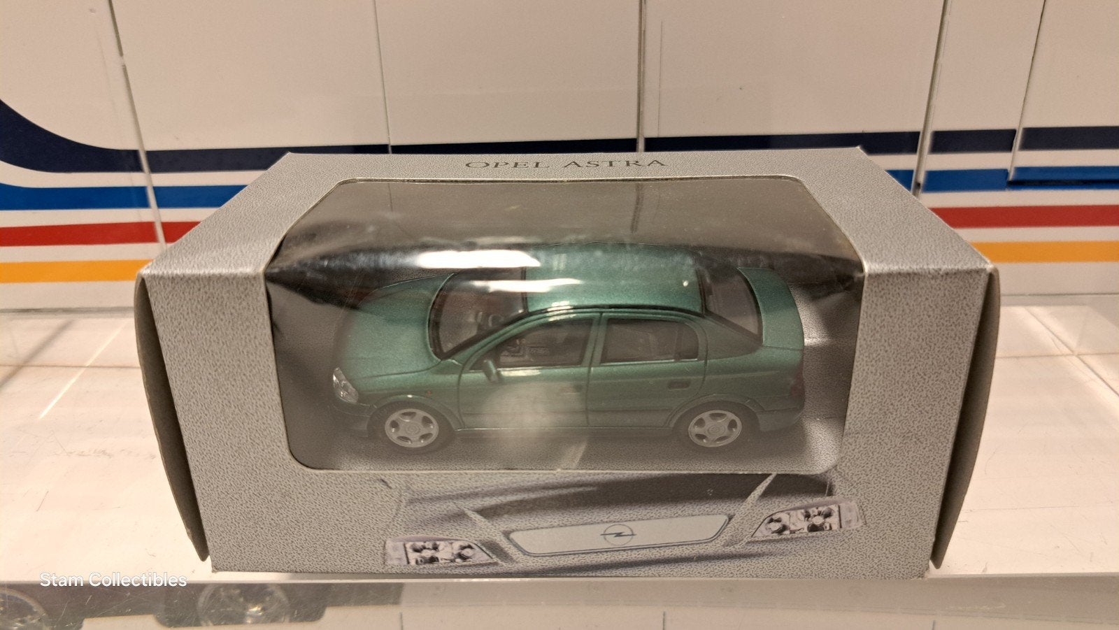 Schuco Opel Astra G Sedan Green Metallic Dealer Edition, Hobby en Vrije tijd, Gebruikt, Auto, Ophalen of Verzenden, Schuco