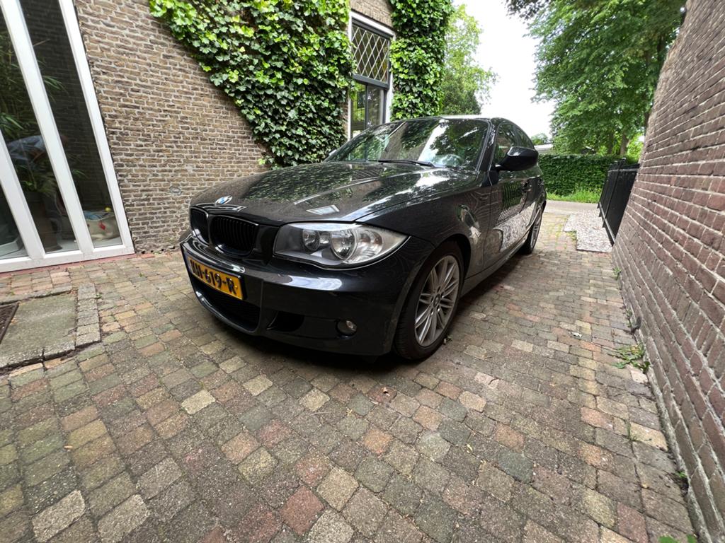 BMW 1-Serie 2.0 116I 5DR 2010 Zwart HOOG OLIEVERBRUIK, 1-Serie, Achterwielaandrijving, 1995 cc, 4 cilinders