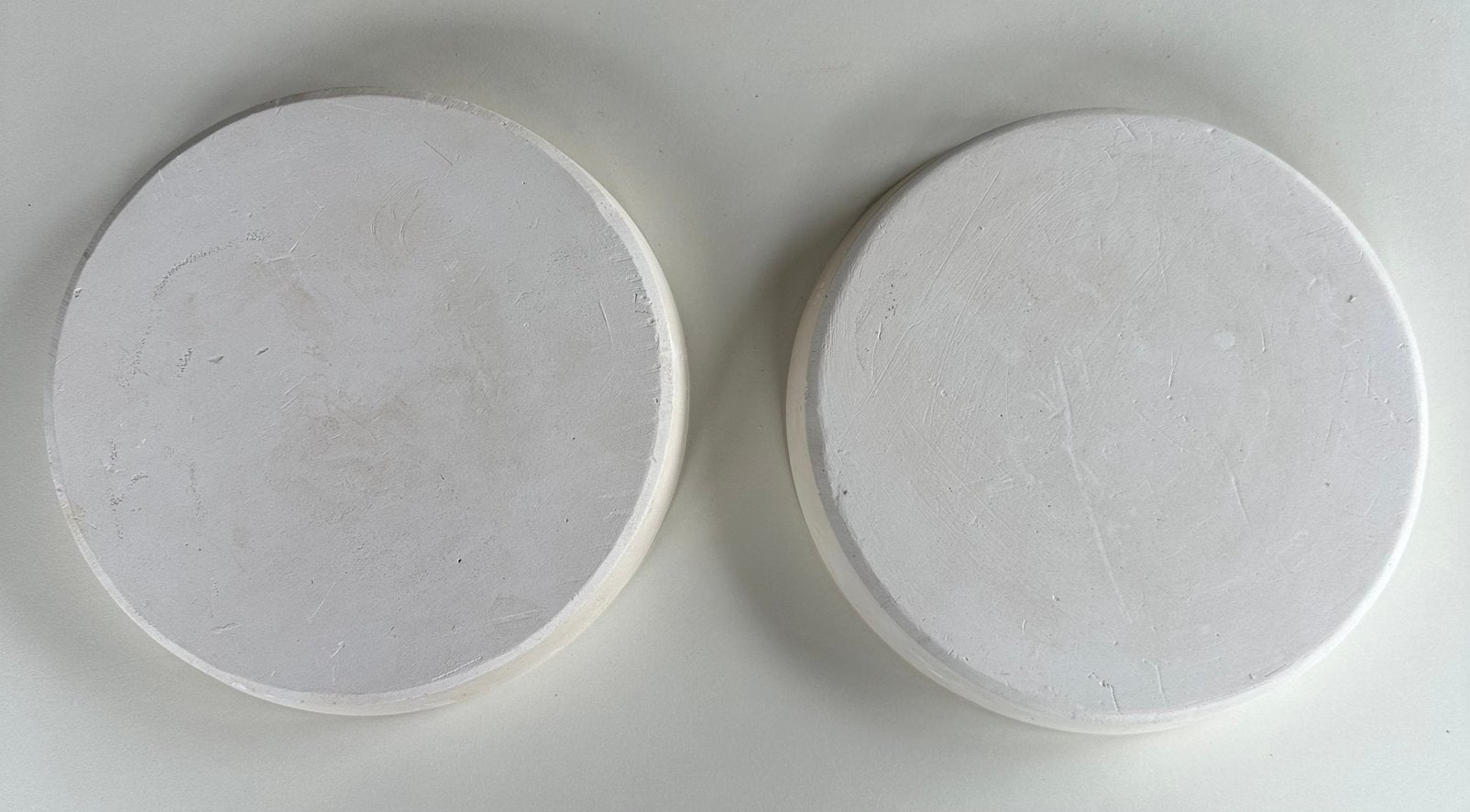 2x Ronde bat van gips, 20 cm diameter dikte 2,7 cm, Hobby en Vrije tijd, Verzenden, Zo goed als nieuw