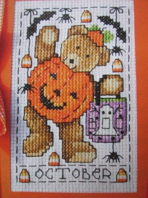 Borduurpatroon  Beertje Halloween / Beertje Feest  nr 5821, Verzenden, Nieuw, Handborduren, Patroon