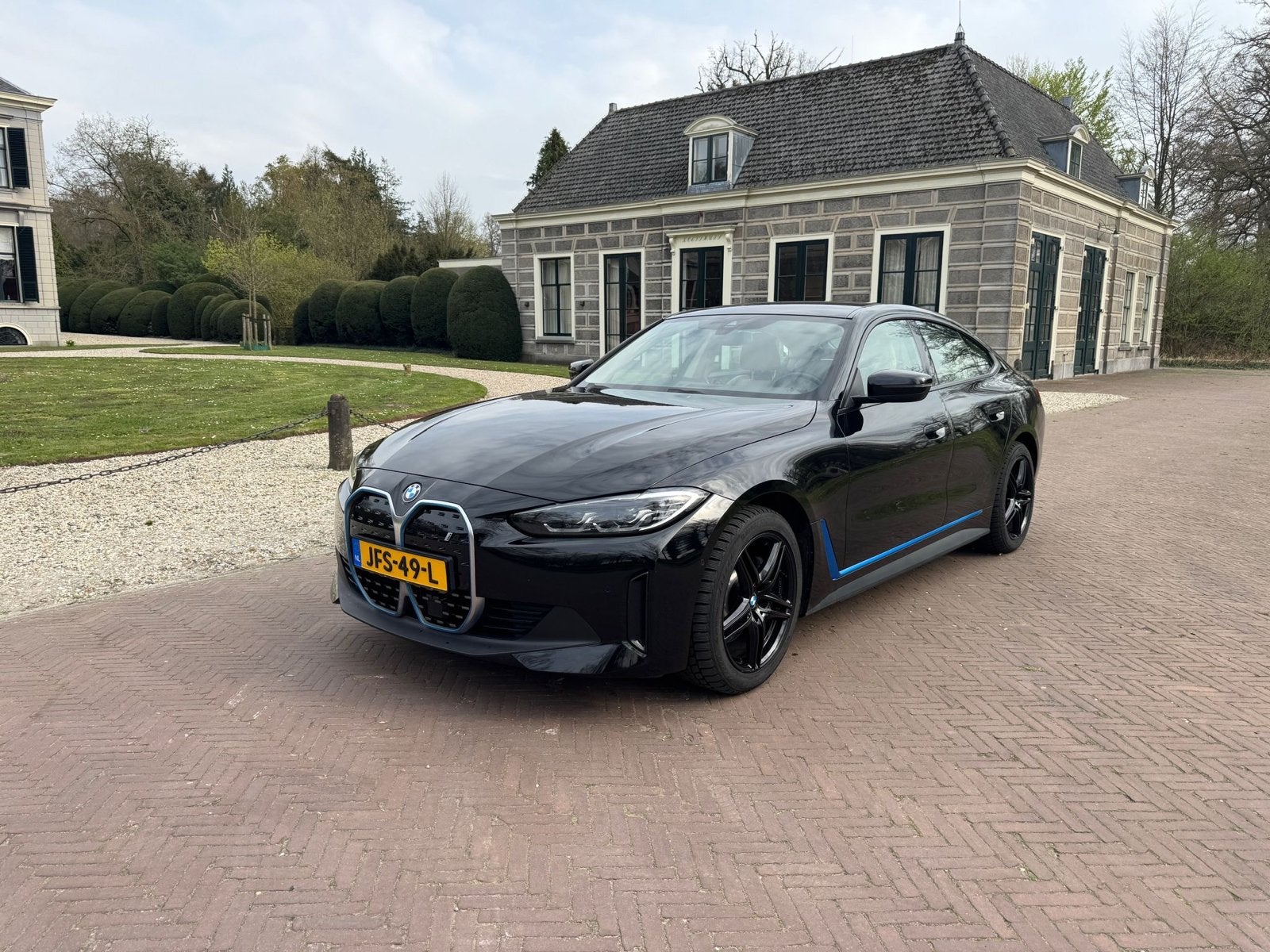 BMW i4 BEV Edrive40 340pk 2022 1 jaar bmw Garantie SOH 94,5%, Auto's, Achterwielaandrijving, 32 min, 143 pk, Zwart