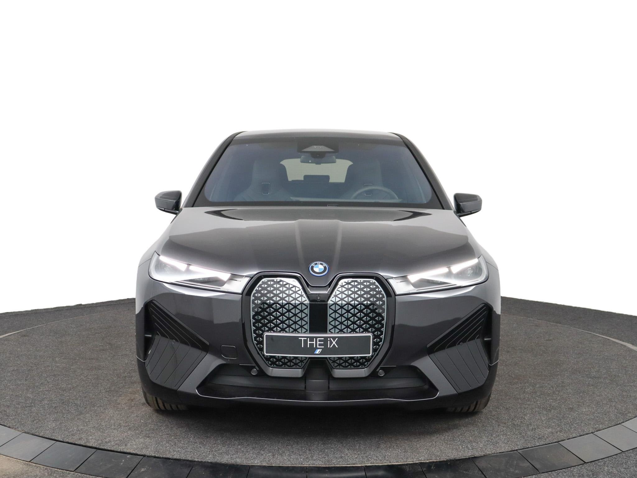 BMW iX xDrive40 | SOH 100% | Sport Package | Panoramadak | H, Auto's, Stof, Gebruikt, Met garantie (alle), Origineel Nederlands