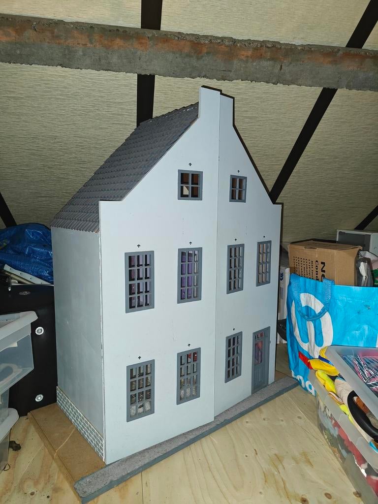 Groot en gedetailleerd poppenhuis handgemaakt, Kinderen en Baby's, Speelgoed | Poppenhuizen, Ophalen, Poppenhuis