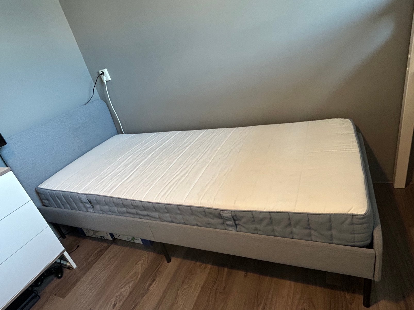 Ikea SLATTUM bed 90x200cm incl.matras, Huis en Inrichting, Slaapkamer | Bedden, Ophalen, 90 cm, Zo goed als nieuw, 200 cm