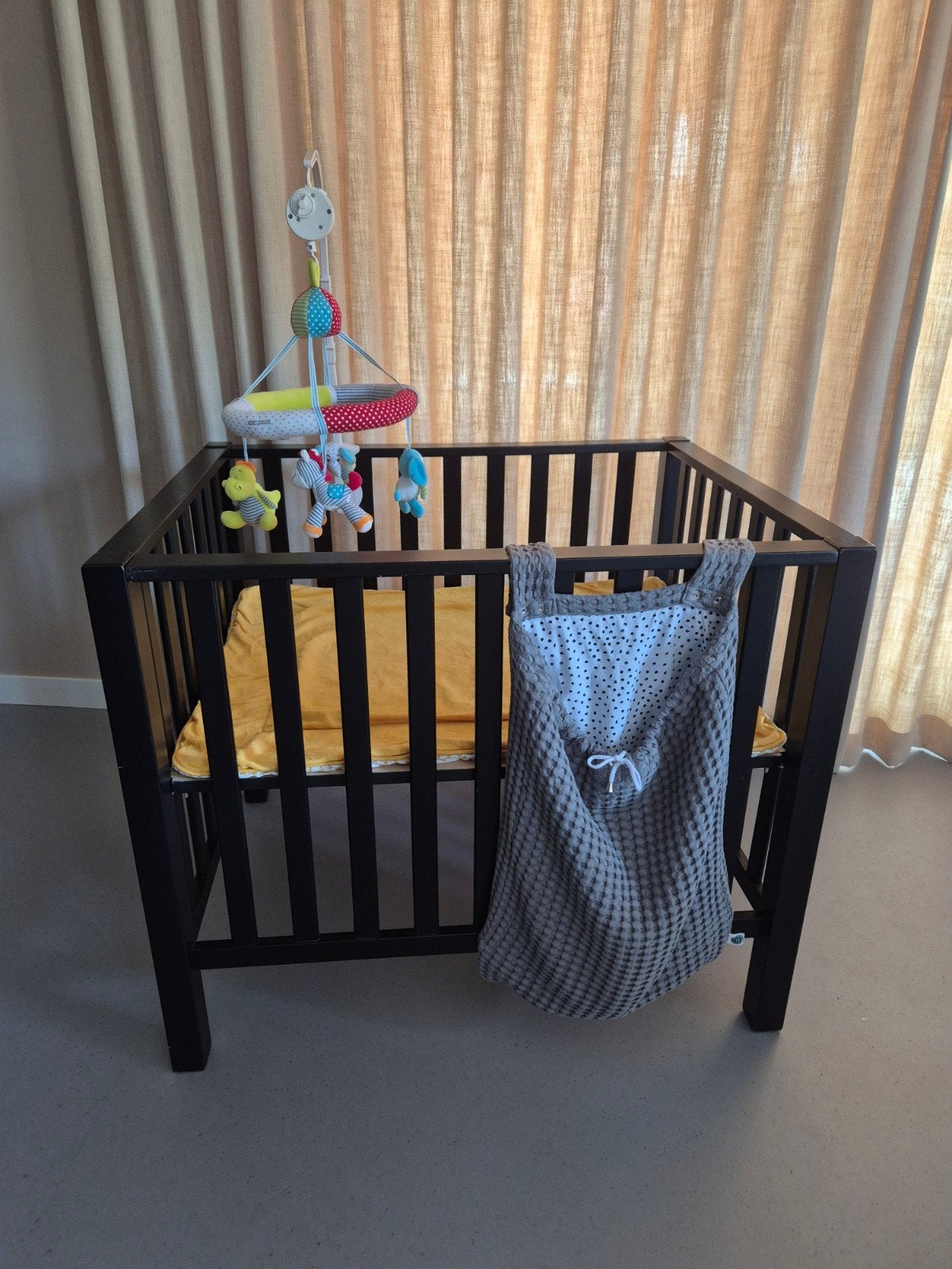 Baby box met accessoires, Ophalen, Gebruikt, In hoogte verstelbaar