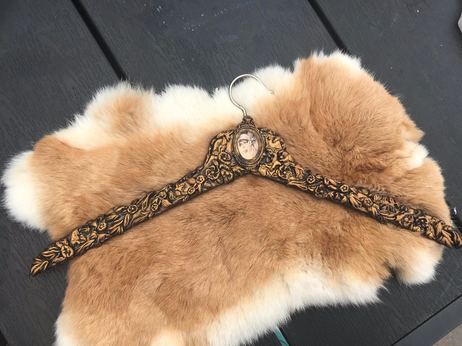 Unieke vintage kledinghanger met portret, Nieuw, Ophalen of Verzenden, Goud, Vintage