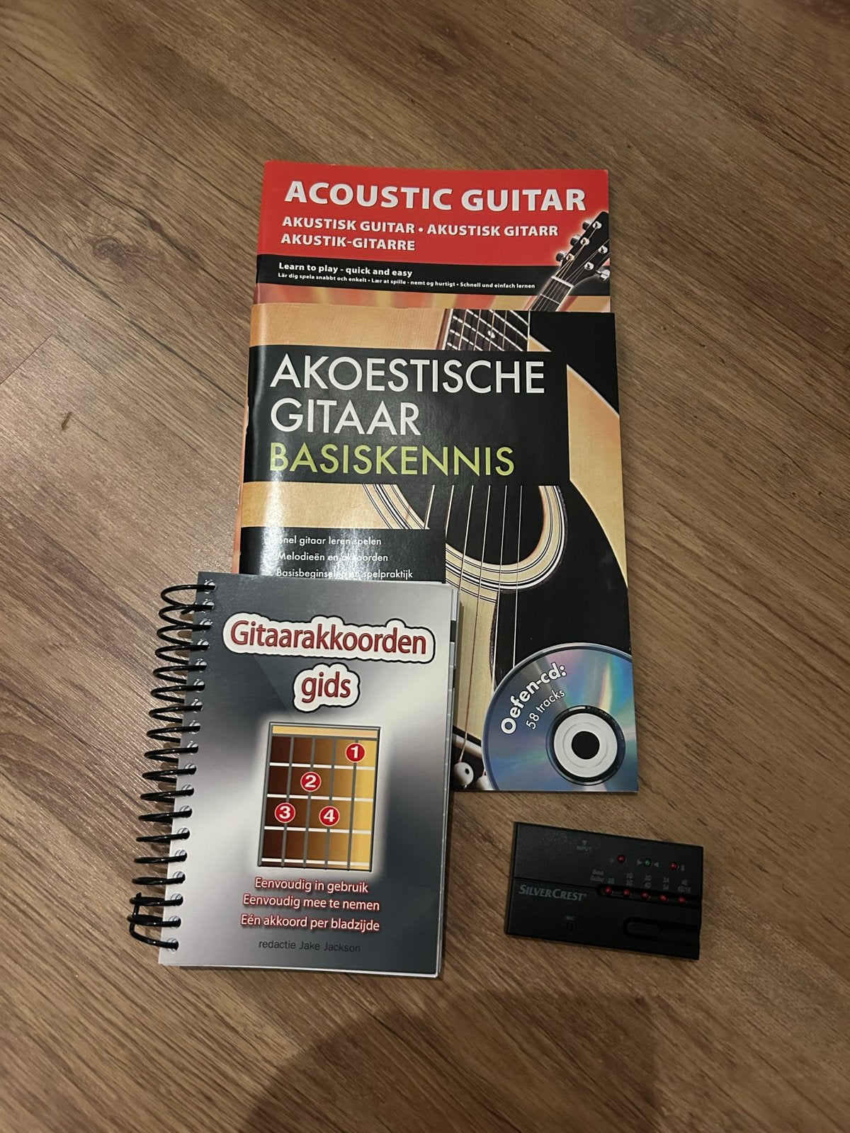 Akoestische Gitaar Basiskennis Boek, Akkoorden Gids & Tuner, Gitaar, Overige soorten, Ophalen of Verzenden, Zo goed als nieuw