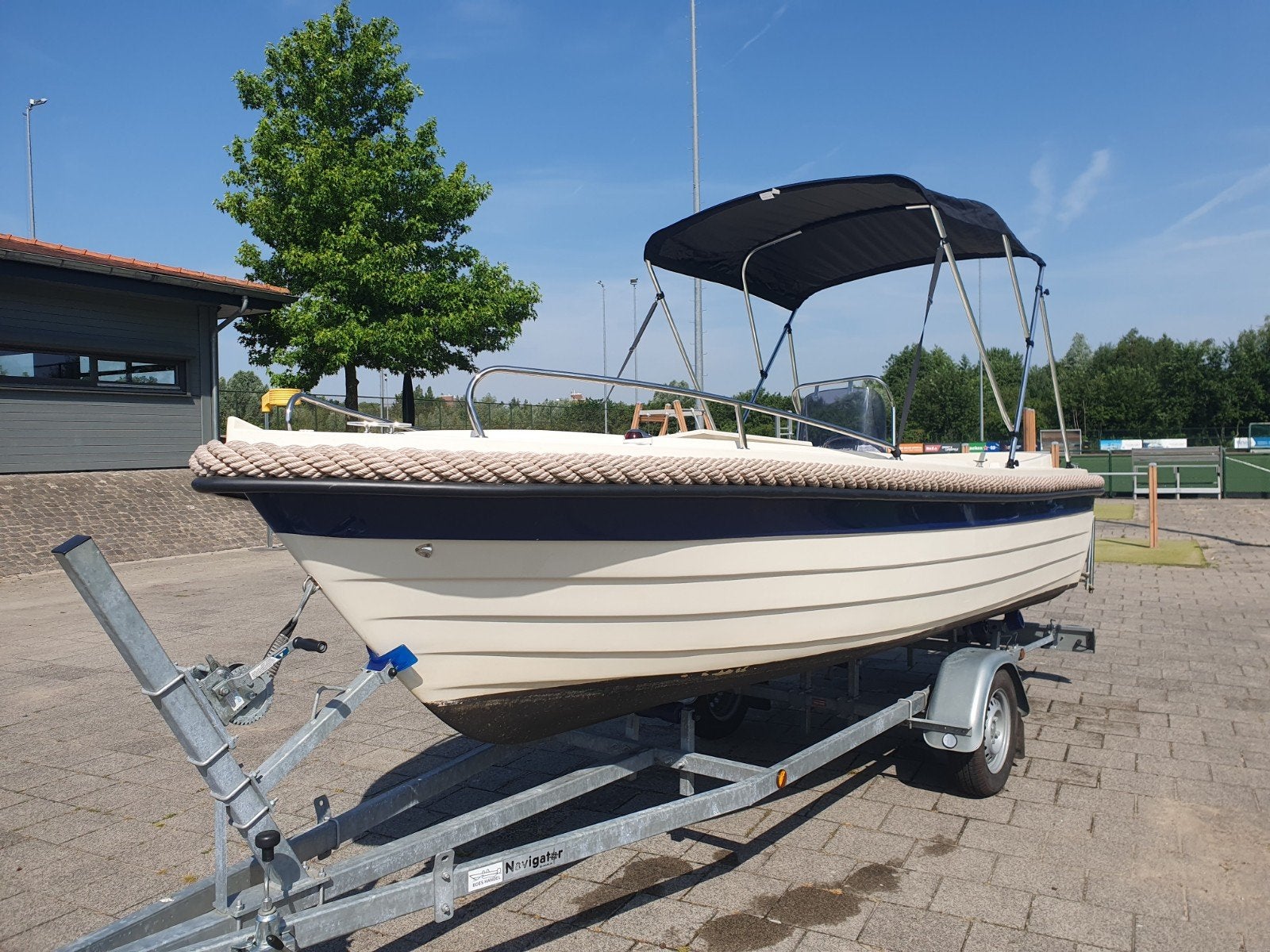 leuk sloepje met 9.8cc motor en trailer, Watersport en Boten, 10 pk, 5 m, Polyester, Consoleboot