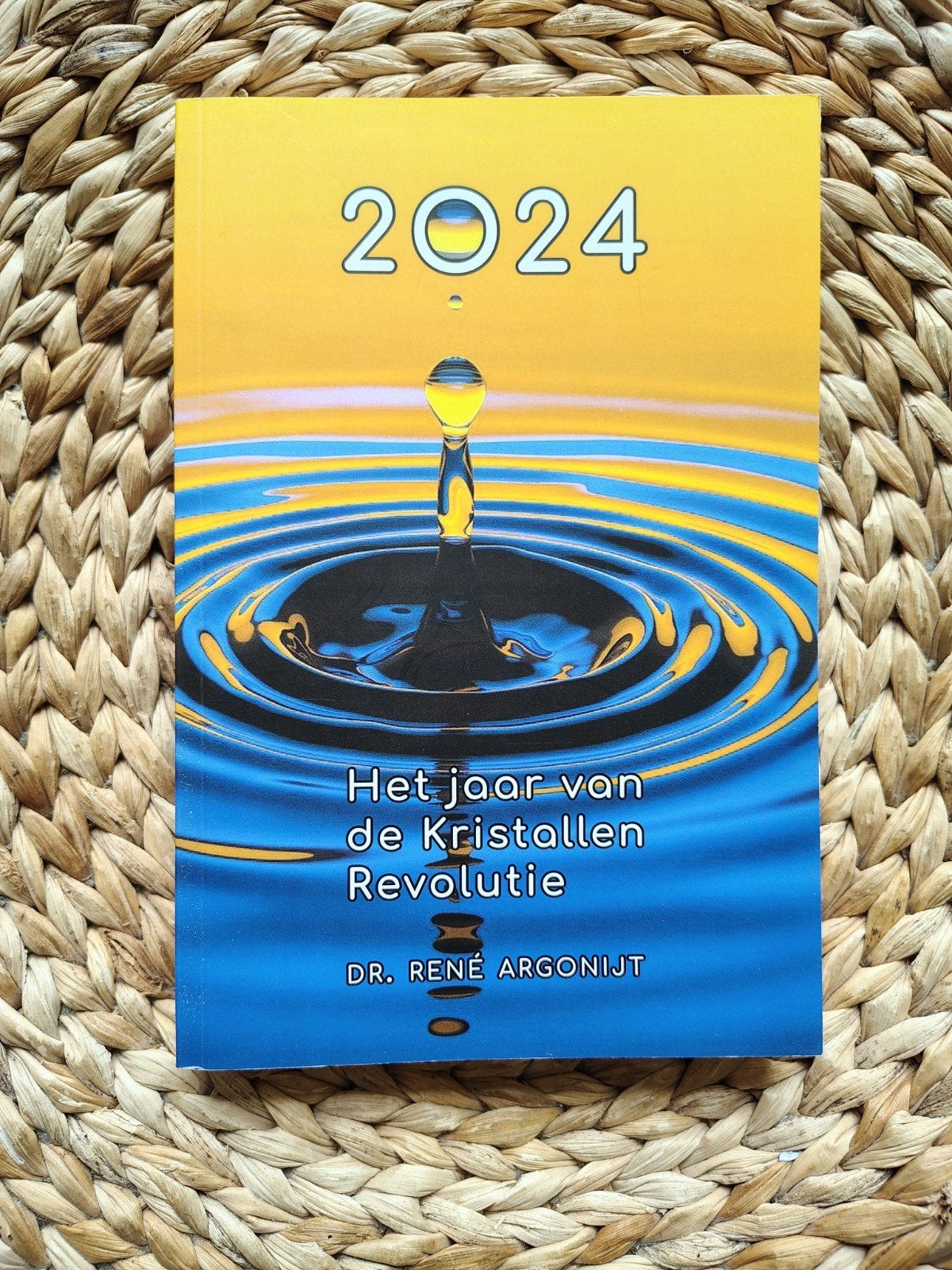 Dr. René Argonijt: 2024 - Het jaar van de Kristallen Revolut, Boeken, Ophalen of Verzenden, Zo goed als nieuw, Achtergrond en Informatie