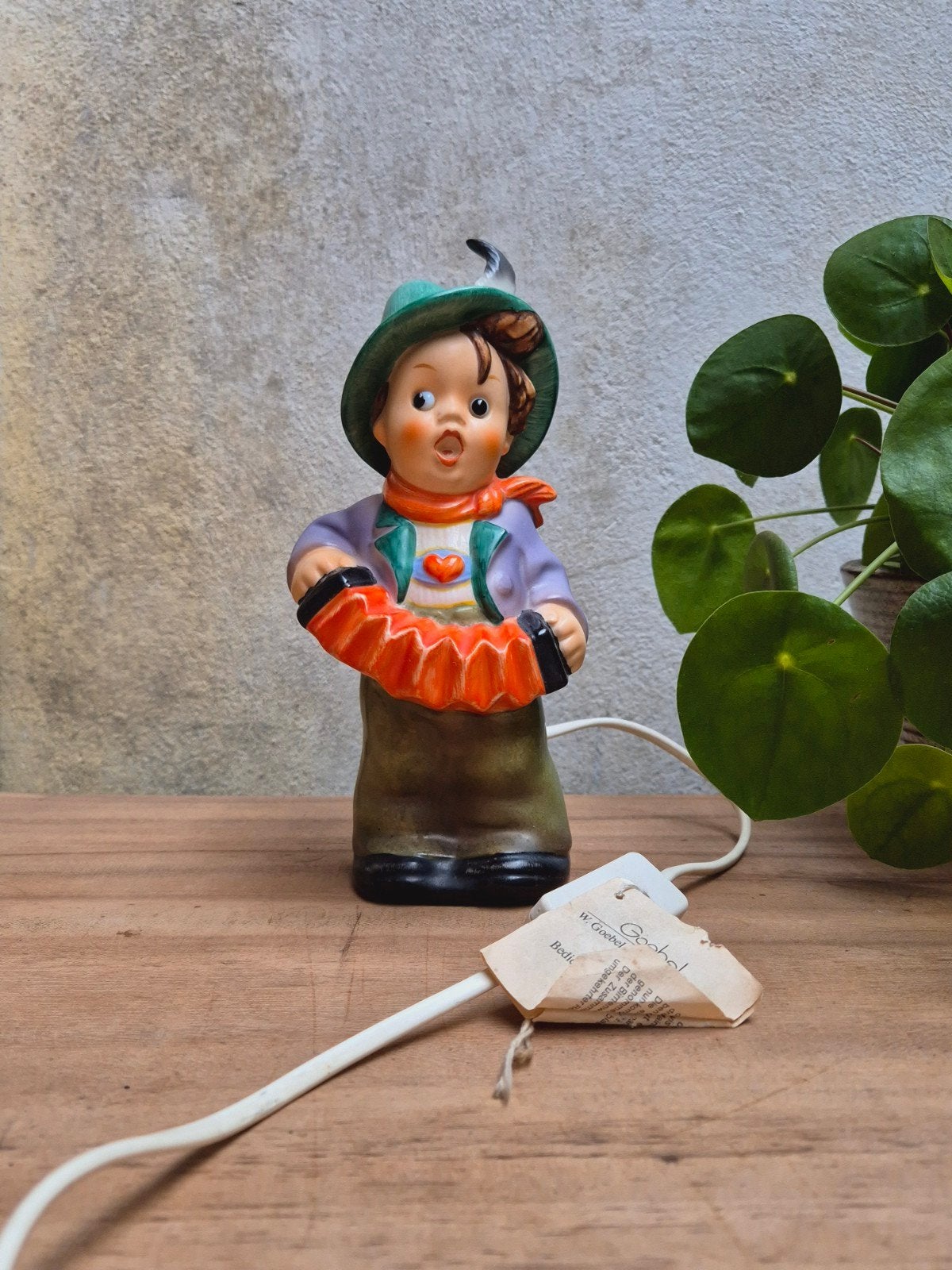 Vintage Goebel Porseleinen Lampje Jongen met Accordeon, Ophalen of Verzenden