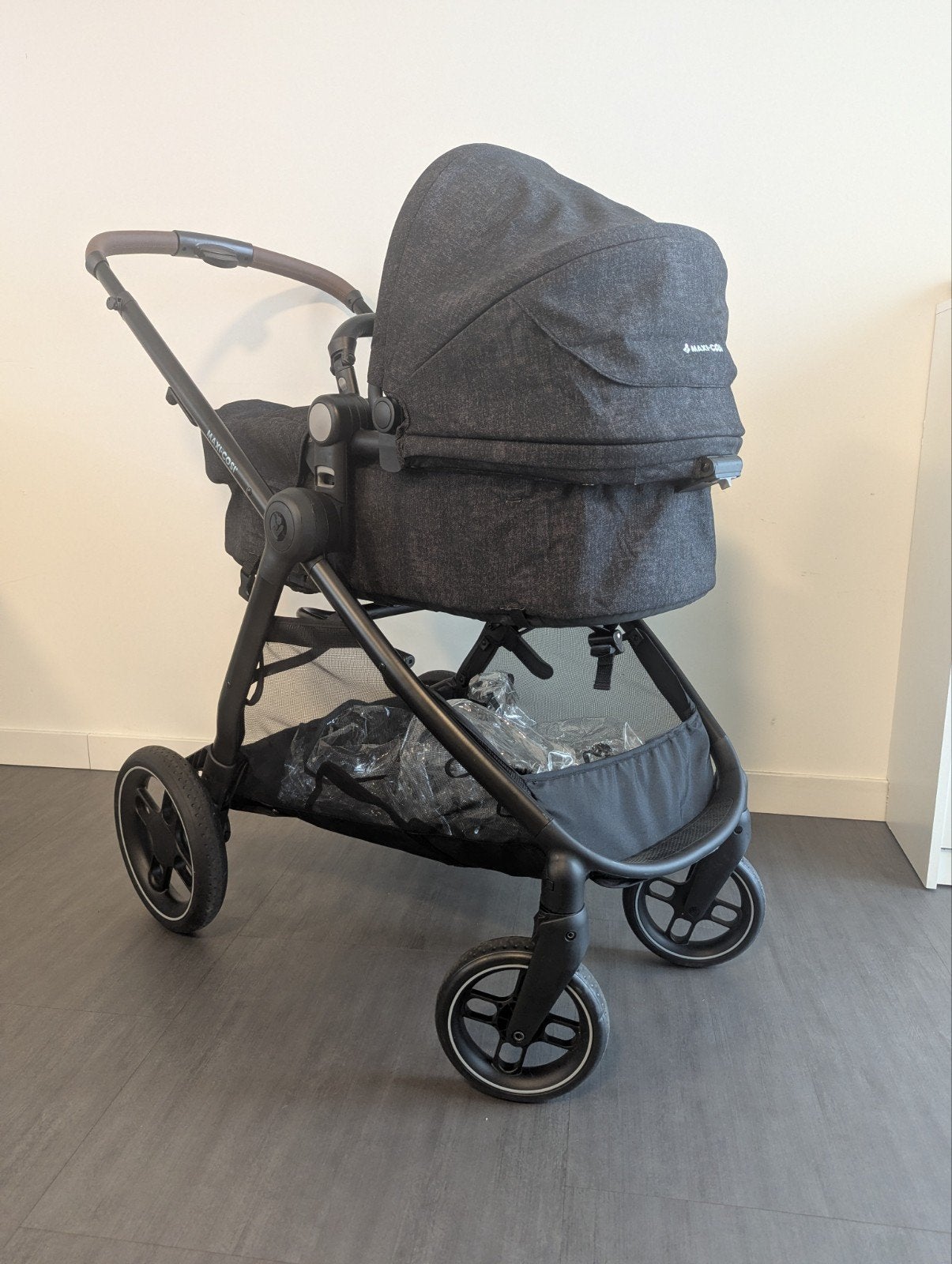 Maxi-Cosi Zelia S Trio kinderwagen in de kleur zwart/donkerg, Ophalen, Zo goed als nieuw, Maxi-Cosi, Zonnekap