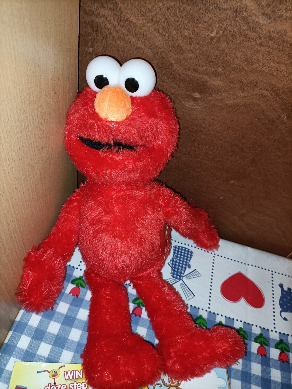 Elmo knuffel 36 cm groot + leuk doeboek Sesamstraat, Ophalen of Verzenden, Zo goed als nieuw, Overige typen