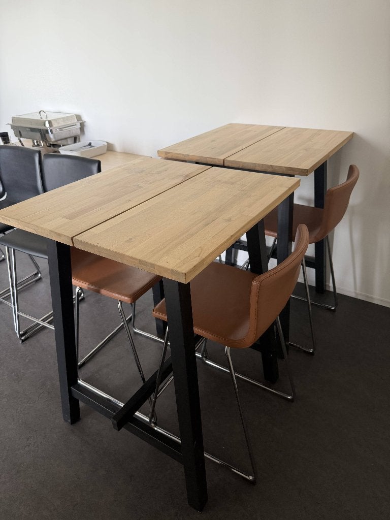 2 Ikea Skogsta bartafels met 4 bijpassende hoge stoelen, Ophalen, Gebruikt