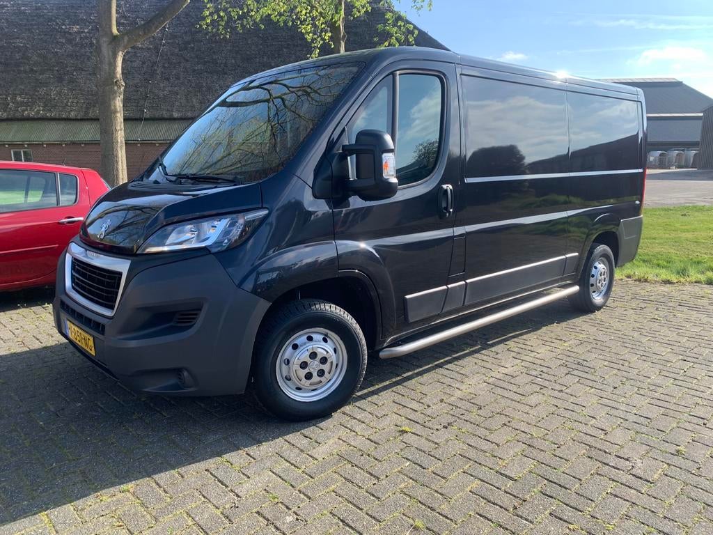 Peugeot Boxer CC 333 L2 Bluehdi 130PK 2018, Voorwielaandrijving, 4 cilinders, Leder en Stof, Zwart