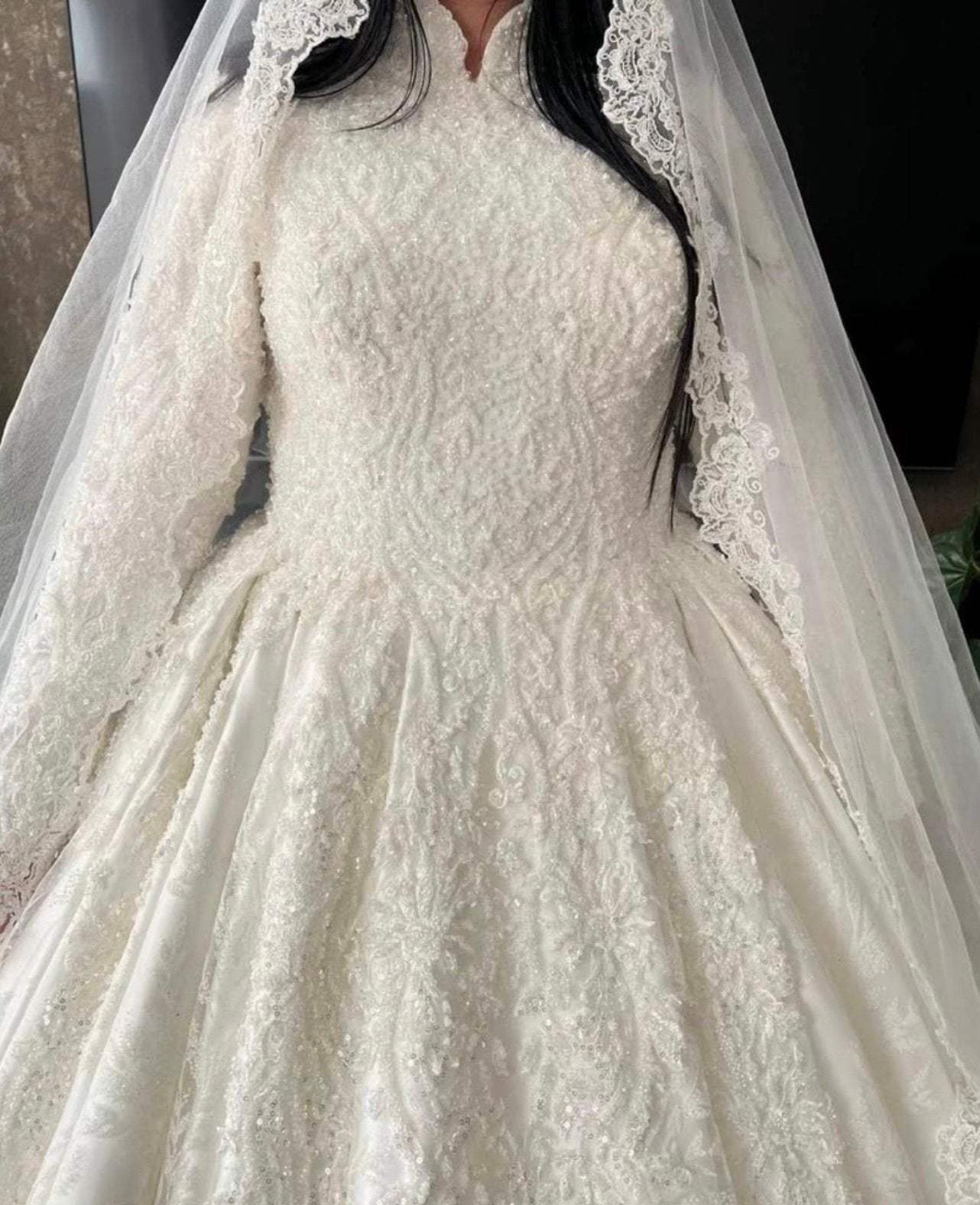 Prachtige witte trouwjurk met lange mouwen en sluier, Kleding | Dames, Ophalen of Verzenden, Zo goed als nieuw, Wit, Trouwjurk