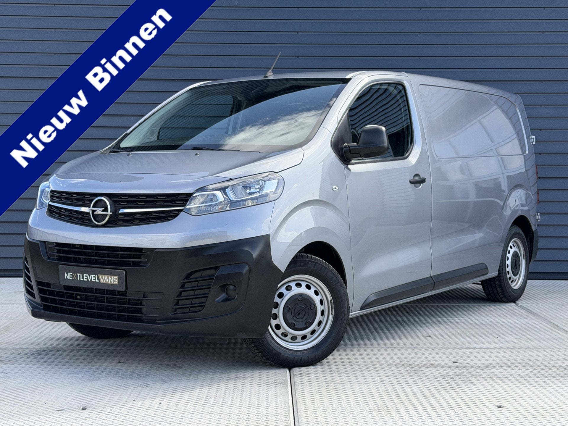 Opel Vivaro 2.0 Diesel 145 PK L2 | Camera | Trekhaak | Apple, Auto's, Voorwielaandrijving, 145 pk, Stof, Gebruikt