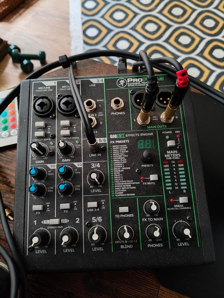 Mackie ProFX6v3 with box, Ophalen, Zo goed als nieuw, Microfooningang