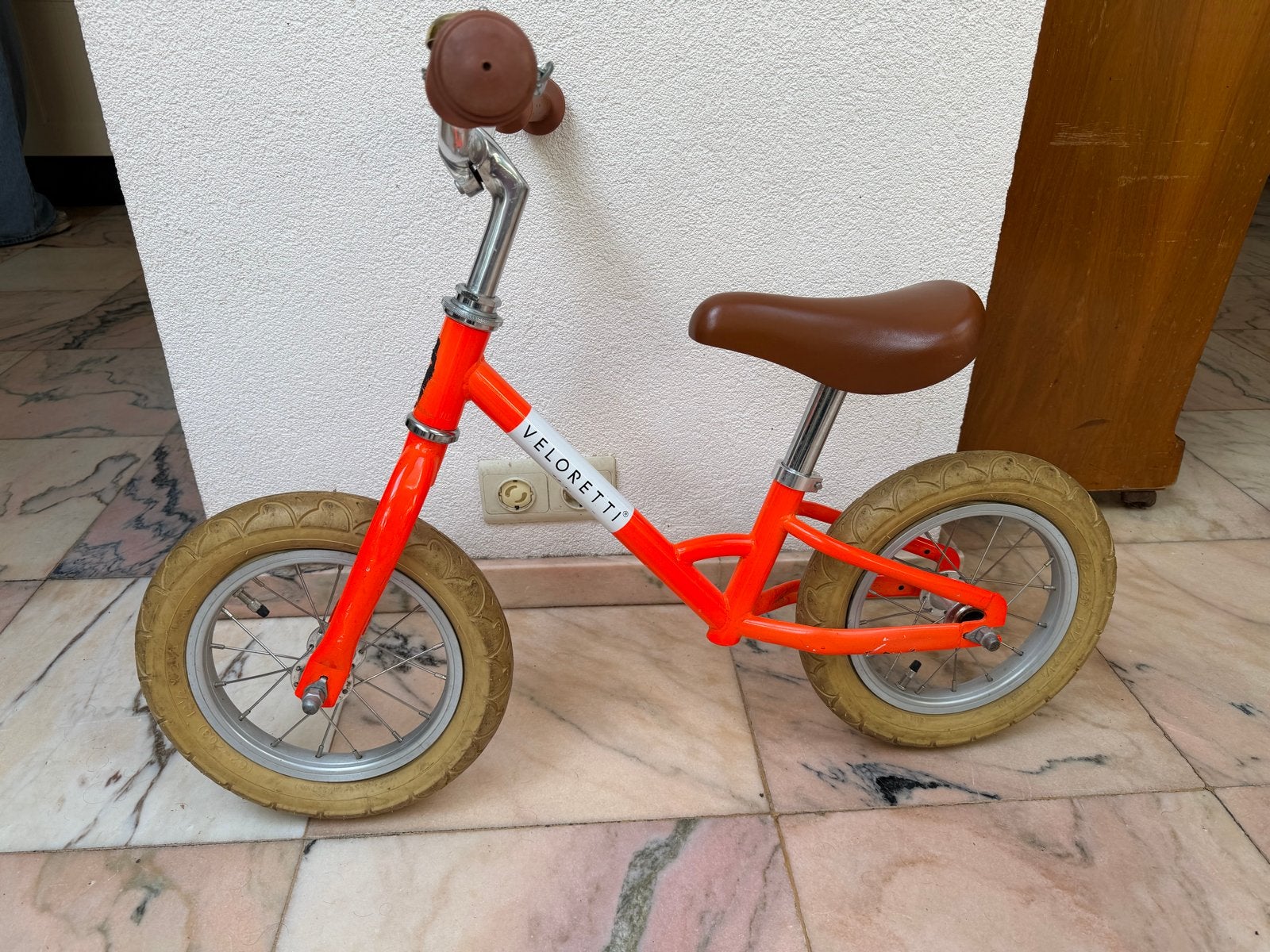 Veloretti loopfiets in oranje, Ophalen of Verzenden, Gebruikt, Minder dan 16 inch