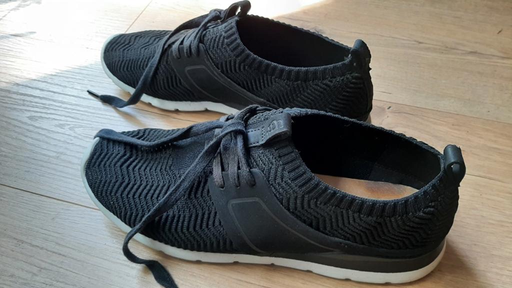 UGG Sneakers Zwart - Comfortabel en Stijlvol, UGG, Zwart, Ophalen of Verzenden, Sneakers of Gympen