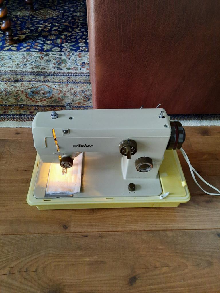 Anker Naaimachine - Compleet met accessoires, Ophalen, Gebruikt, Naaimachine, Overige merken