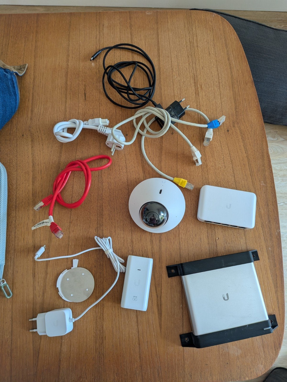Ubiquiti UniFi Beveiligingscamera en Netwerkapparatuur, Ophalen of Verzenden, Zo goed als nieuw, Binnencamera