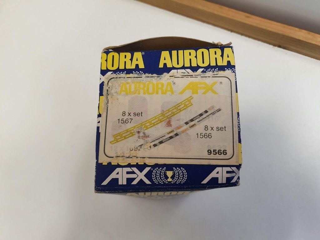 Slotcar Aurora AFX 9566 Vangrails met reclame doos 8 st     , Overige merken, Onderdelen, Zelf te bouwen, Nieuw