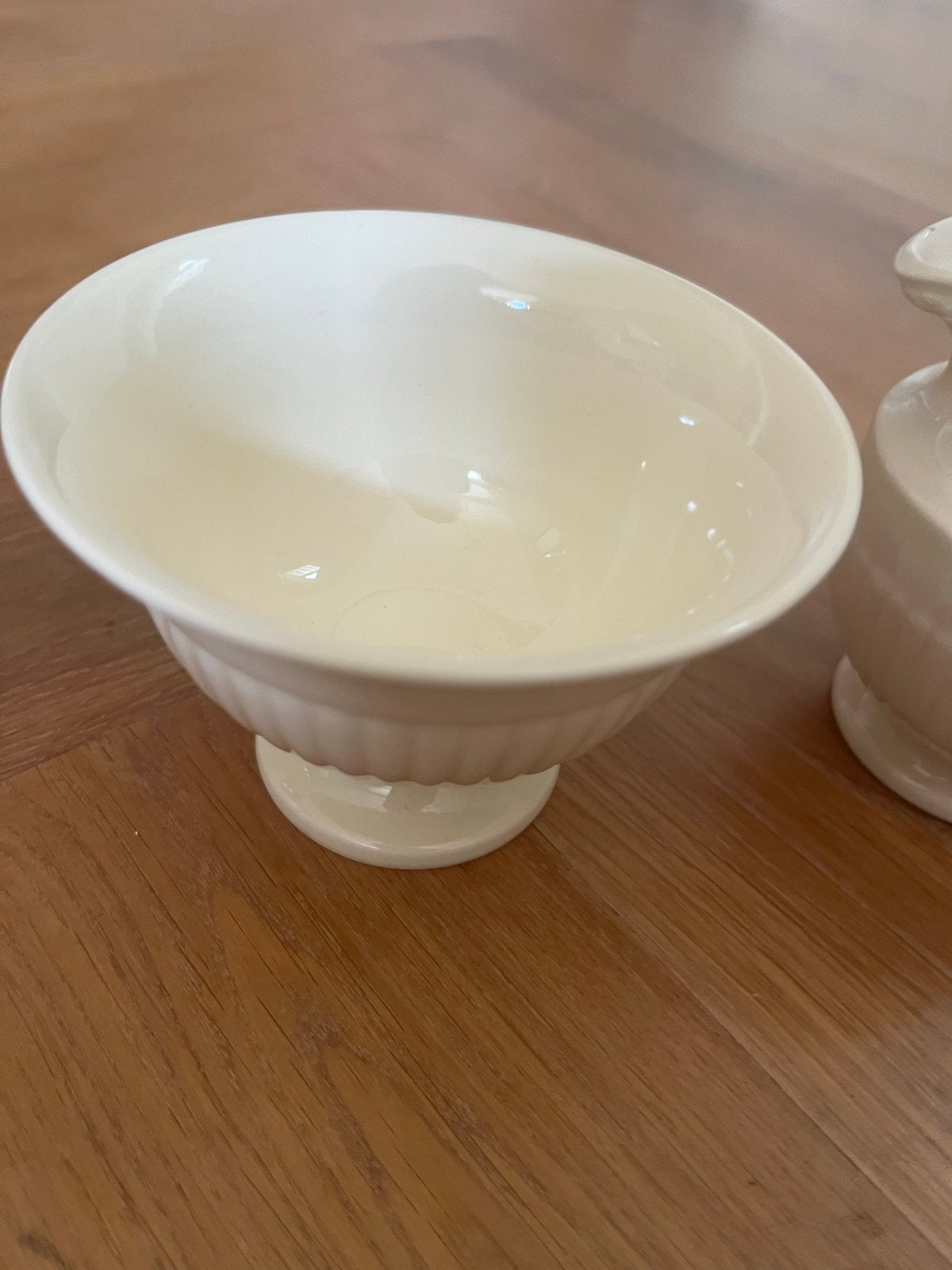 Wedgwood Edme: 4 bordjes, schaaltje en kannetje, Ophalen