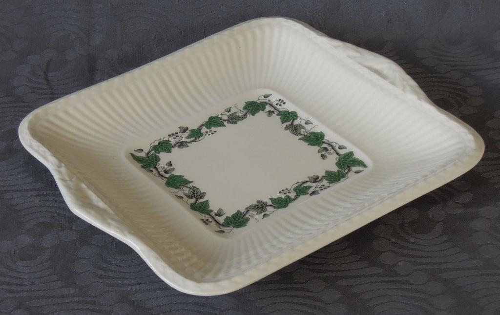 Nr RR41: 1 Vierkante Wedgwood Stratford presenteerschaal, Huis en Inrichting, Keuken | Servies, Wedgwood, Ophalen of Verzenden