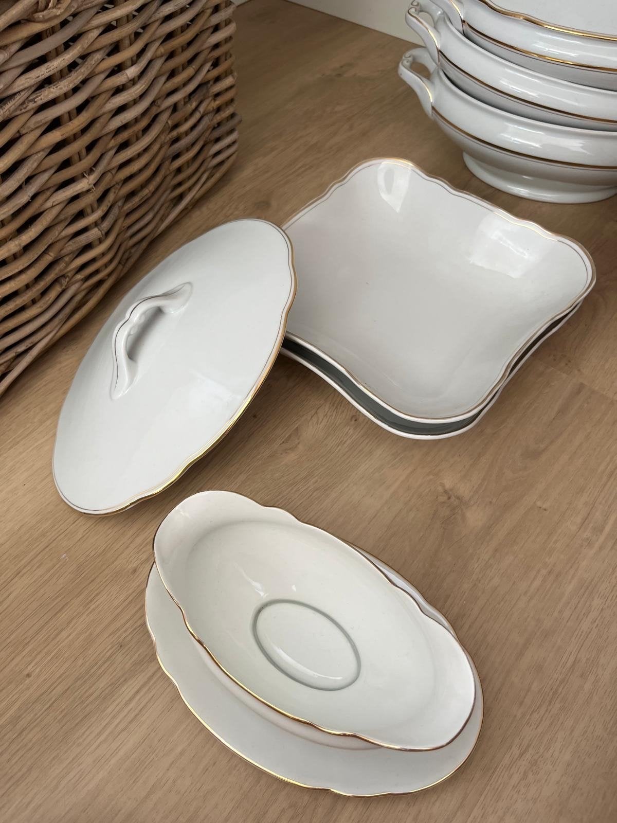 Mooi 10-delig wit servies met gouden randje, Ophalen, Zo goed als nieuw, Compleet servies