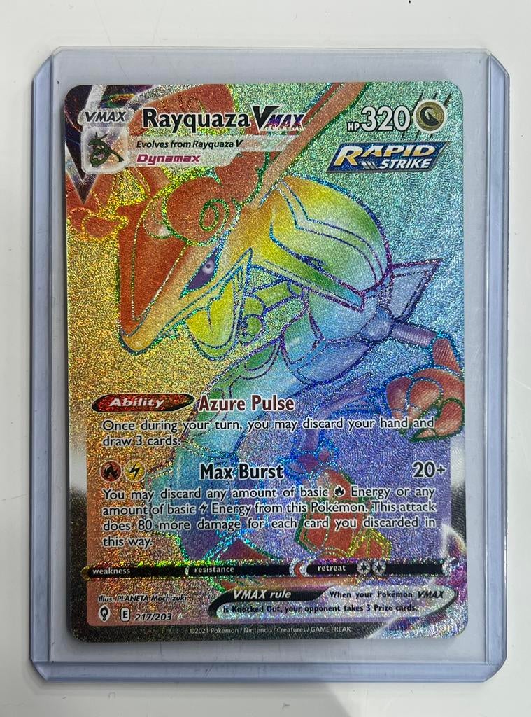 Rayquaza VMAX #217, Hobby en Vrije tijd, Verzamelkaartspellen | Pokémon, Ophalen of Verzenden, Zo goed als nieuw