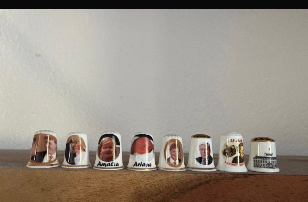 Vingerhoedjes Koninklijk Huis - 8 stuks bon china, Verzamelen, Ophalen, Gebruikt, Porselein, Nederland