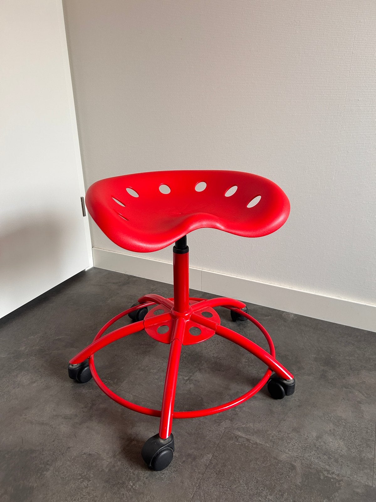 Rode bureaustoel / kruk Traktor van IKEA, Ophalen, Zo goed als nieuw, Rood, Bureaukruk