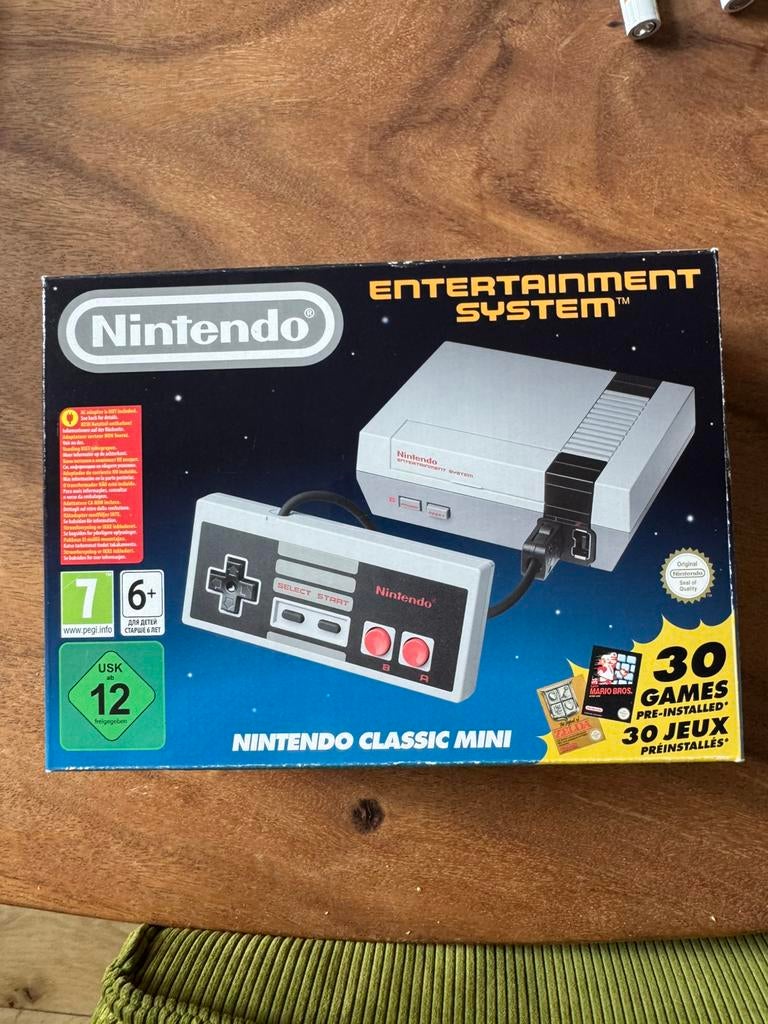 Nintendo Nes mini in doos, Spelcomputers en Games, Spelcomputers | Nintendo NES, Zo goed als nieuw, Met 2 controllers, Ophalen of Verzenden