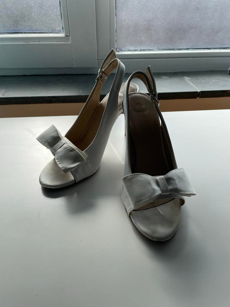 Ivoor wit bruidschoenen pumps met strik maat 38, Ophalen of Verzenden, Zo goed als nieuw, Wit, Pumps