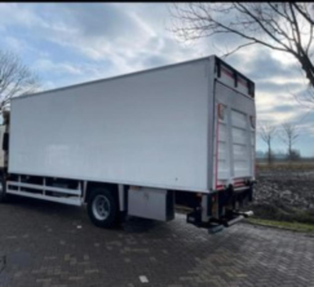 Koelcontainer met laadklep en Carrier koelmotor, Ophalen