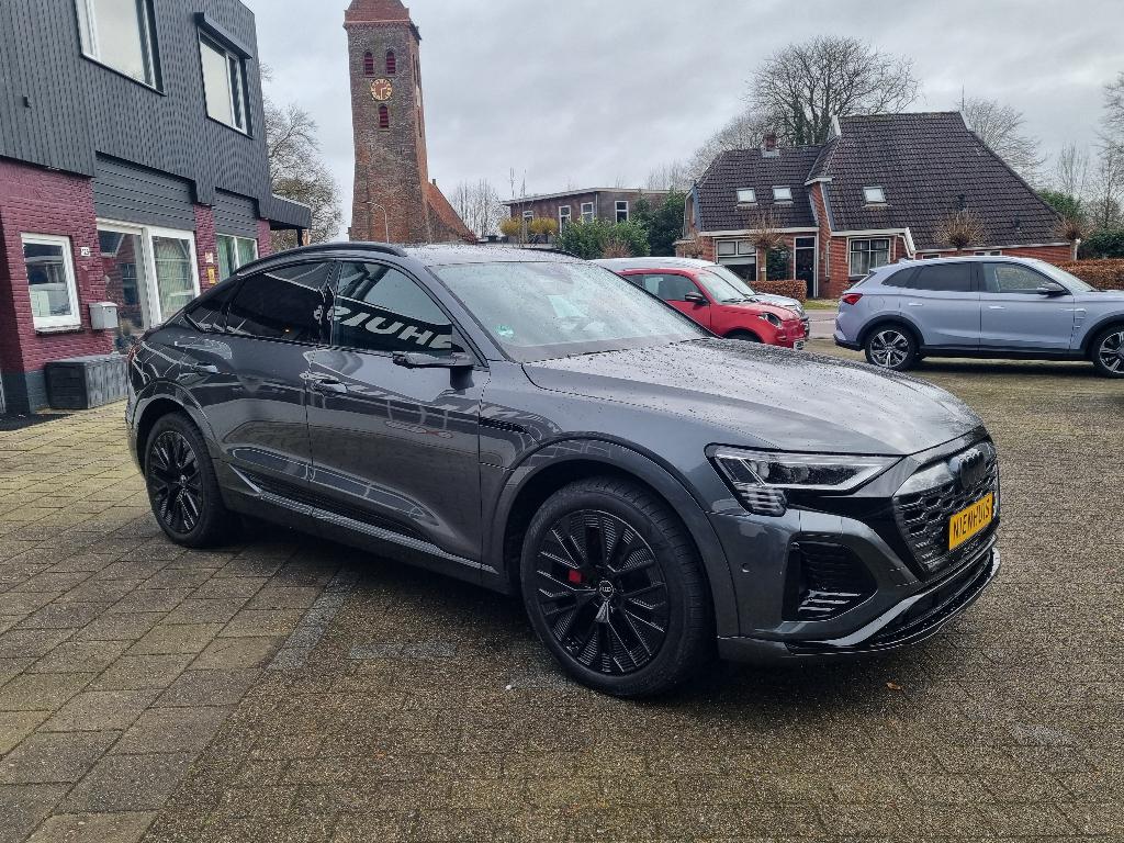 Audi Q8 55 E-tron Sportback S-Line, panorama, trekhaak, ACC, Automaat, 1800 kg, Euro 6, Leder en Stof