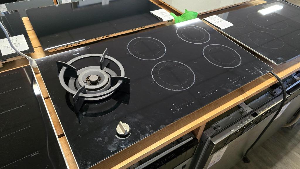 ATAG Inbouw inductie kookplaat KIVK9ATA //MET WOKBRANDER//, Witgoed en Apparatuur, Kookplaten, Refurbished, Inbouw, Inductie, 5 kookzones of meer