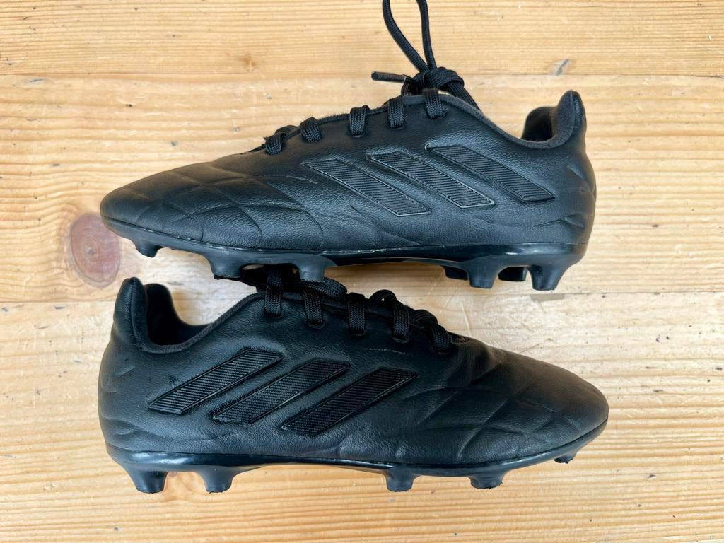 Adidas Voetbalschoenen Maat 30 - Zeer Goed!, Ophalen of Verzenden, Zo goed als nieuw, Jongen of Meisje, Sportschoenen