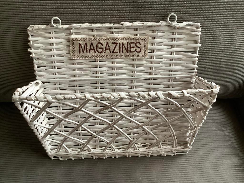 Tijdschriftenmandje van riet, Huis en Inrichting, Woonaccessoires | Krantenbakken en Lectuurbakken, Ophalen of Verzenden, Gebruikt