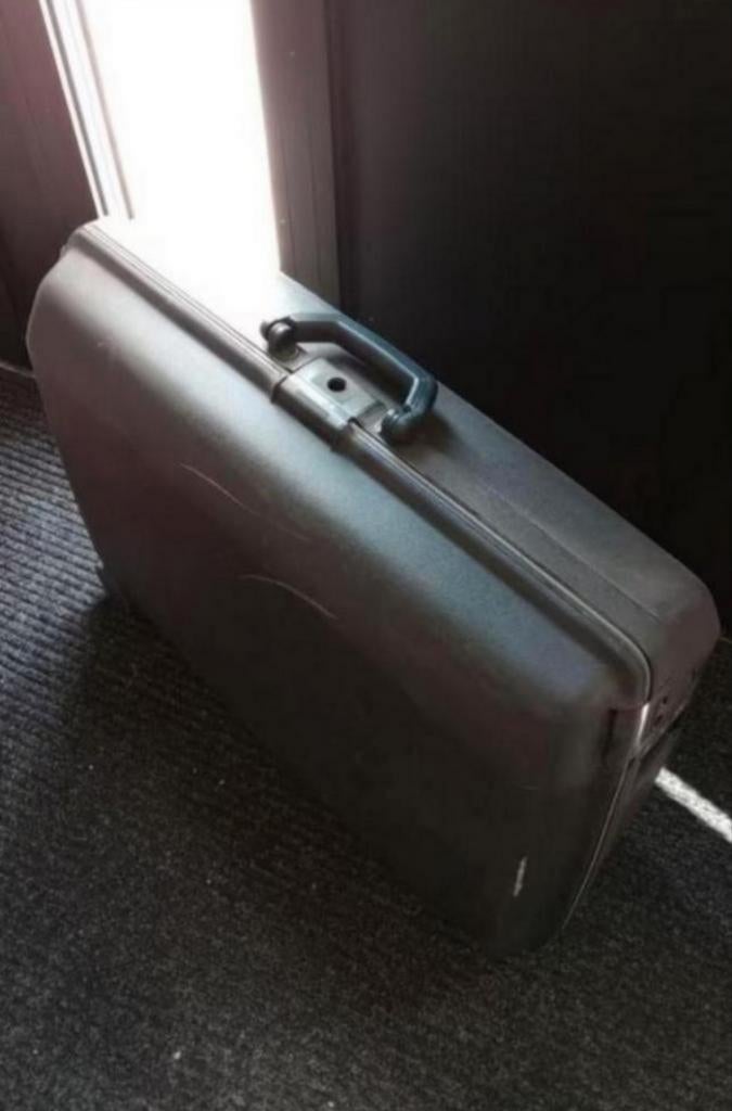 Samsonite koffer circa 60x50x25 cm

Prijs 10 Interesse stuu, Ophalen of Verzenden, Gebruikt, Hard kunststof