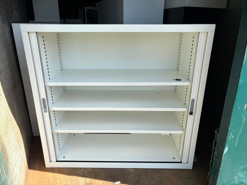 Witte archief kast/ roldeurkast / garagekast, Huis en Inrichting, 100 tot 150 cm, 100 tot 150 cm, Meerdere deuren, Ophalen of Verzenden