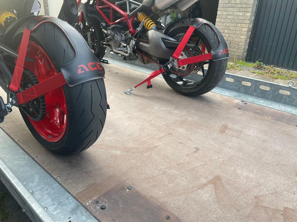 hydraulisch verlaagbare motoraanhanger | 3 (grote) motoren, Ophalen, Zo goed als nieuw