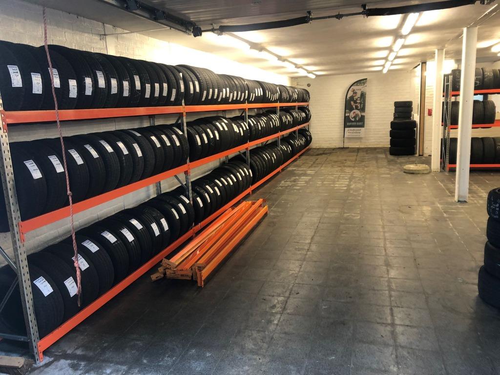 Bandenstelling banden stelling set 8,34 mtr. 2,8 mtr. hoog, Ophalen