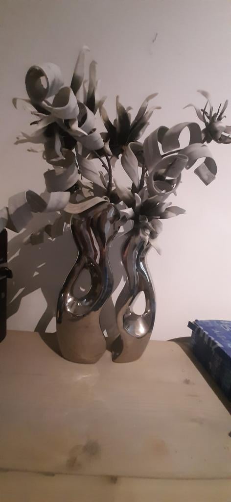 2 stuks vazen met decoratie., Ophalen, Zo goed als nieuw